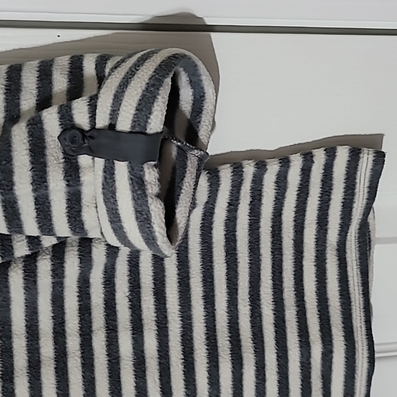 Anne Klein sweatshirt grey stripe fleece sz.M EUC - Picture 3 of 5